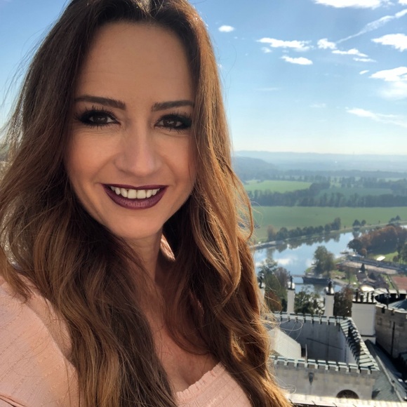 Meet your Posher, Jennifer - Picture 1 of 1